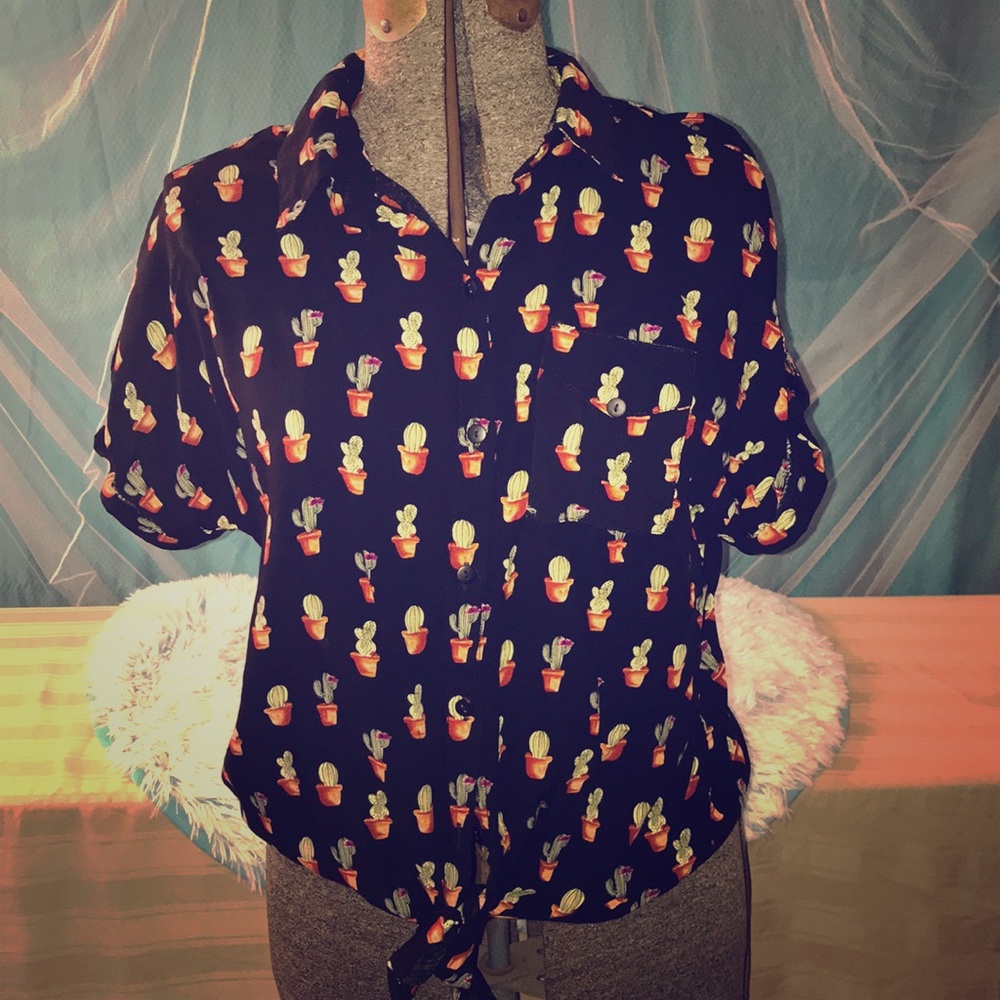 Short sleeved cactus button up blouse